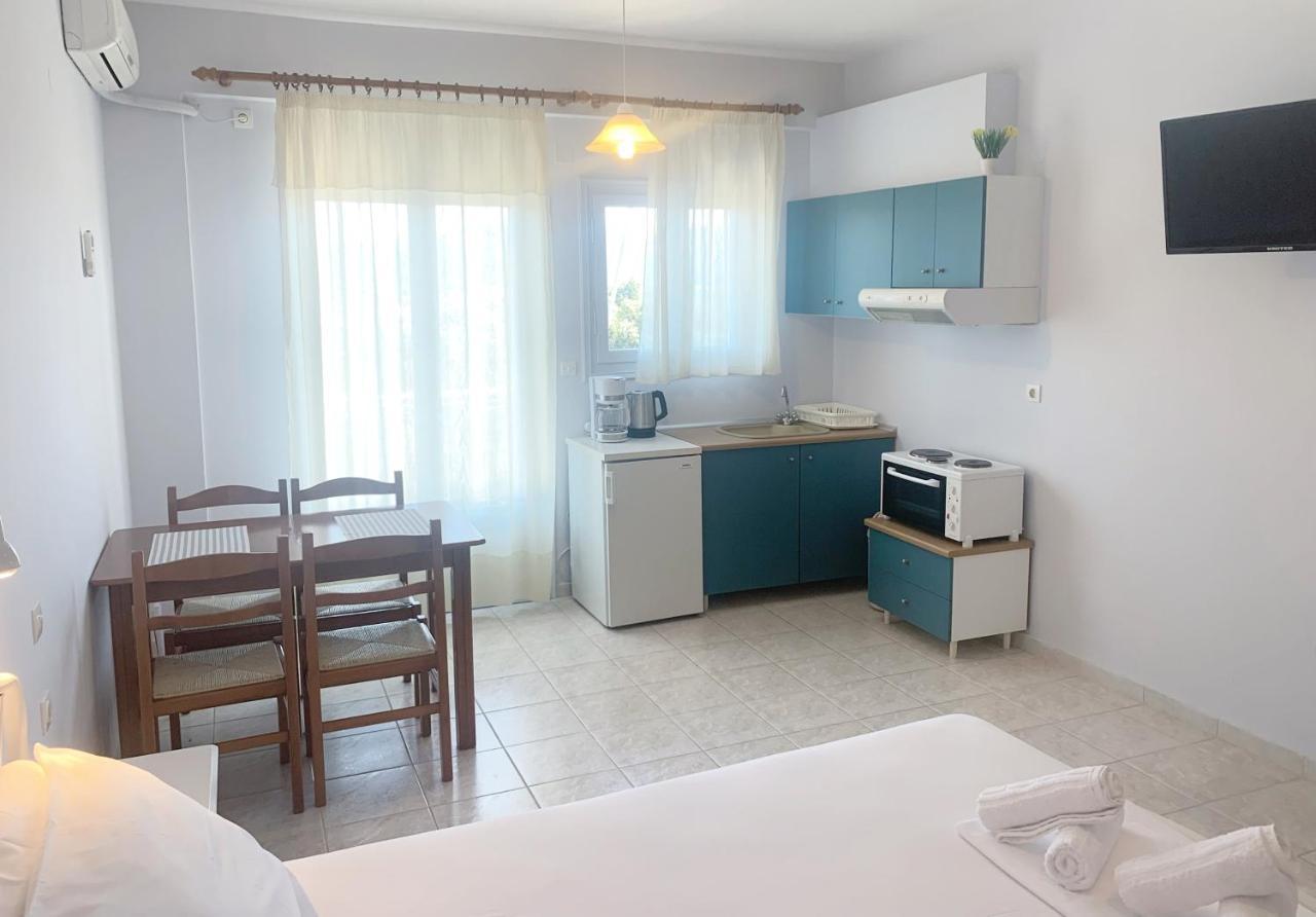 Ilias Apartments Finikounta Exterior foto